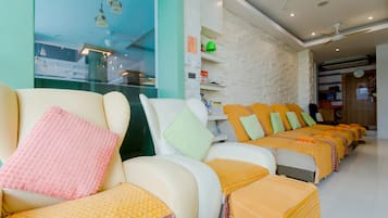 Couples treatment room(s), body treatments, aromatherapy, body wraps