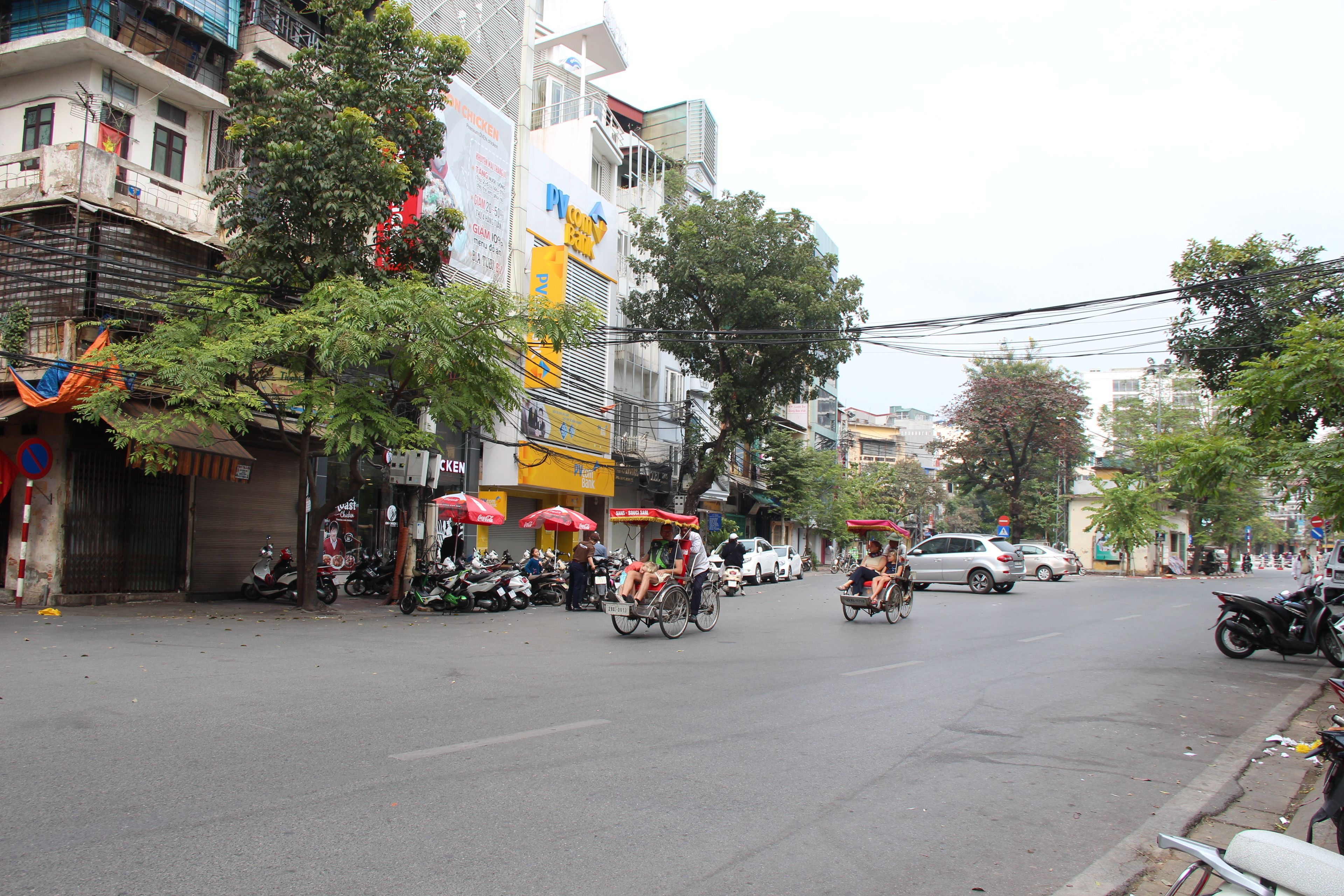 family room, 2 double beds | view from room