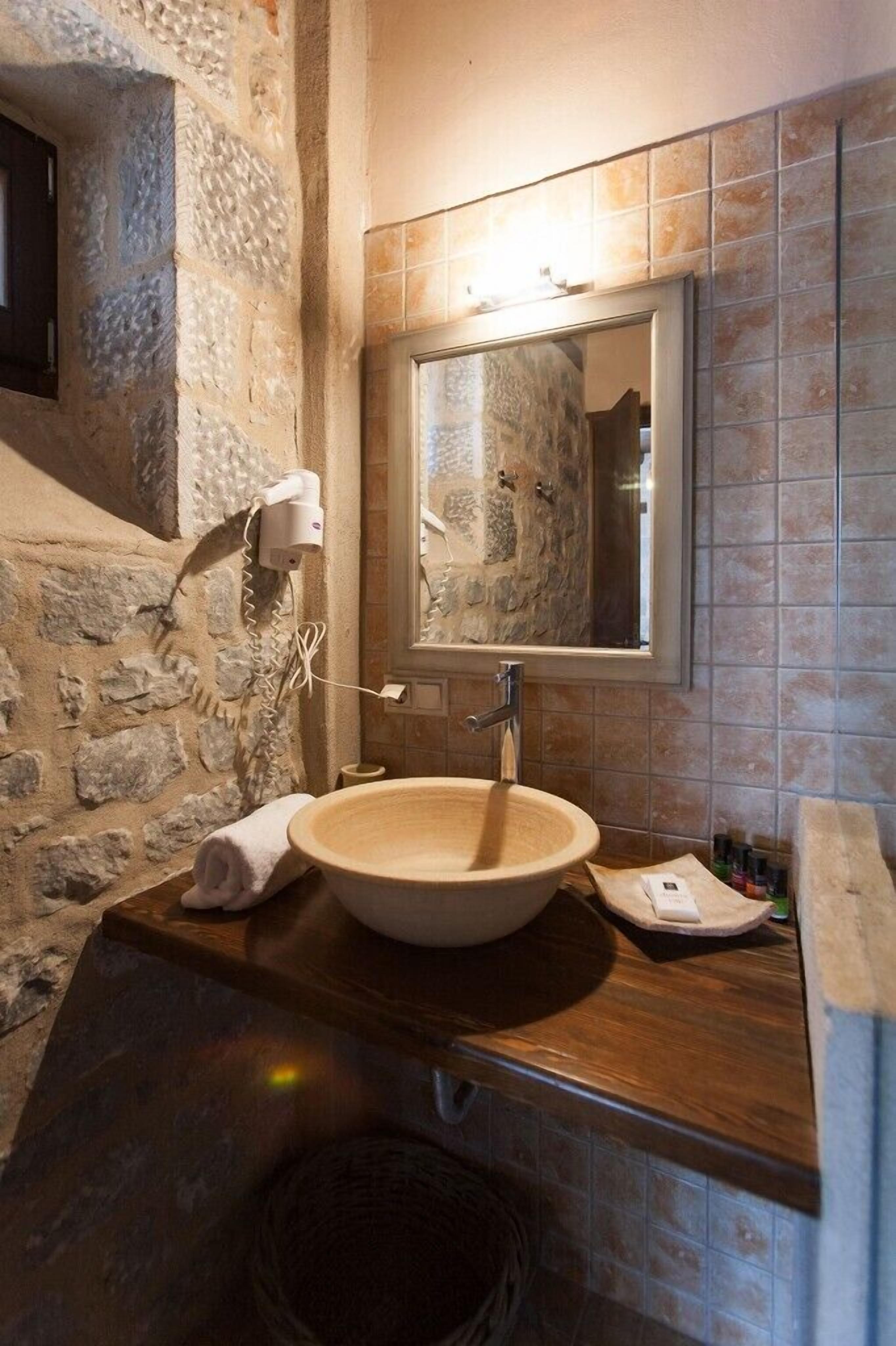 comfort room, partial sea view | bathroom sink