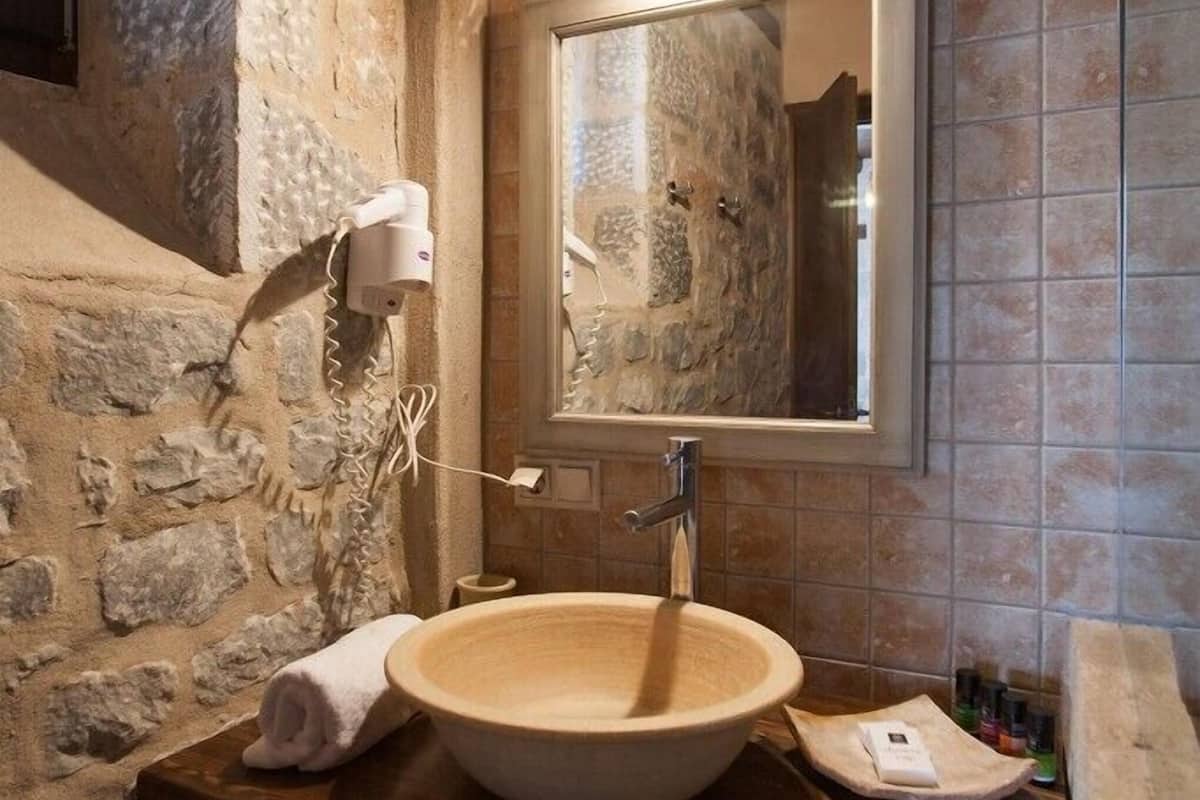 comfort room, partial sea view | bathroom sink