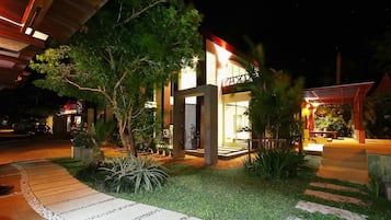 Garden View Room | Zimmersafe, individuell eingerichtet, kostenloses WLAN, Bettwäsche