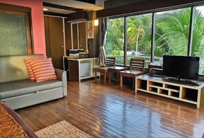 Deluxe Room, Pool View | Living area | 25-inch flat-screen TV with cable channels, TV