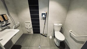 Habitación Confort doble | Baño | Artículos de higiene personal gratuitos y secador de pelo