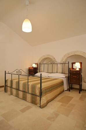 Daunenbettdecken, schallisolierte Zimmer, Bügeleisen/Bügelbrett