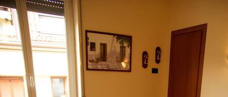 Caja fuerte, escritorio, sistema de insonorización