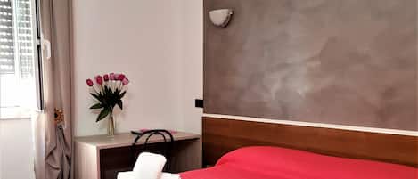 Double Room | In-room safe, desk, soundproofing, iron/ironing board