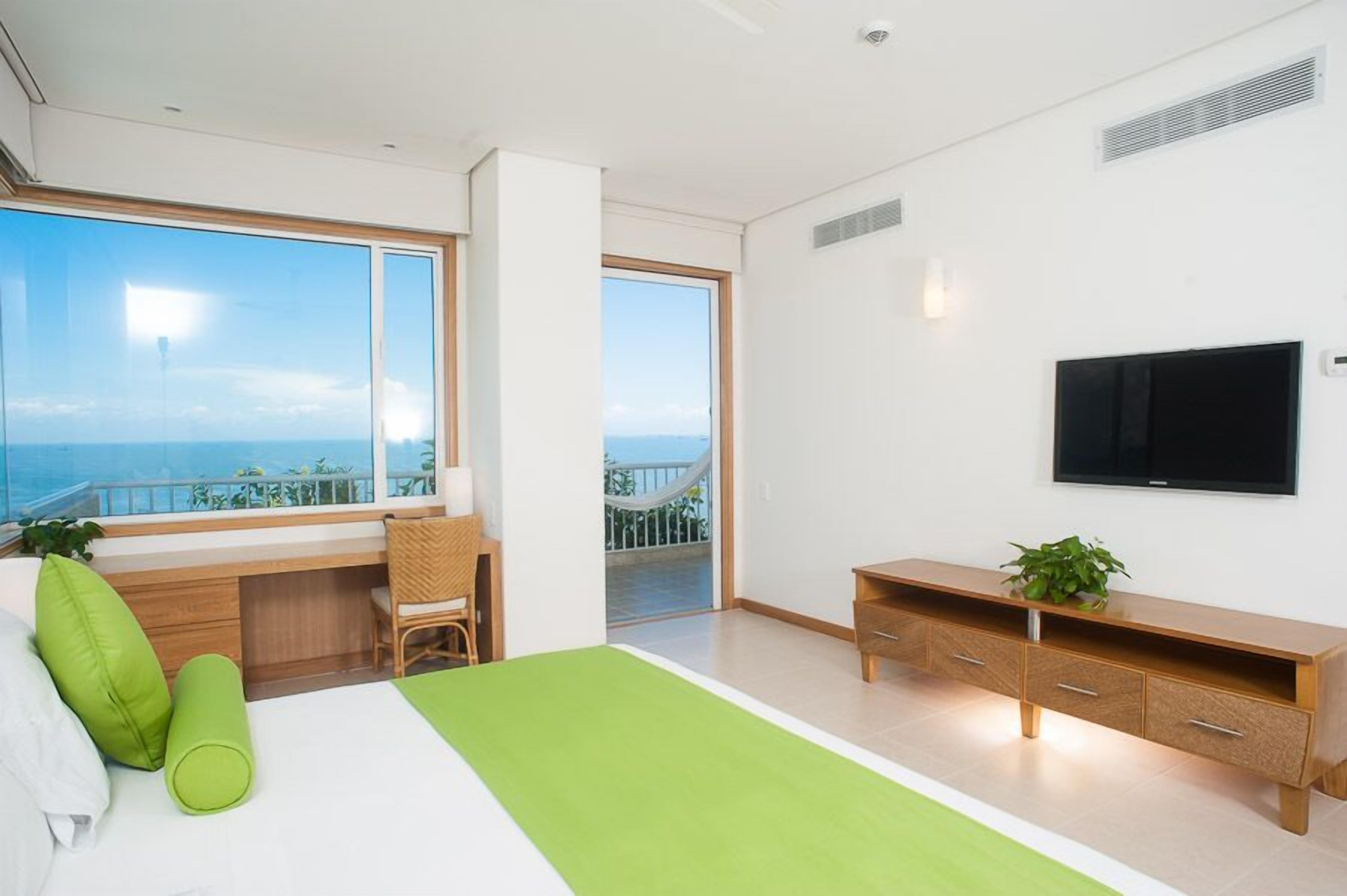 Superior Apartment, 3 Bedrooms, Jetted Tub, Ocean View | Premium bedding, in-room safe, individually decorated