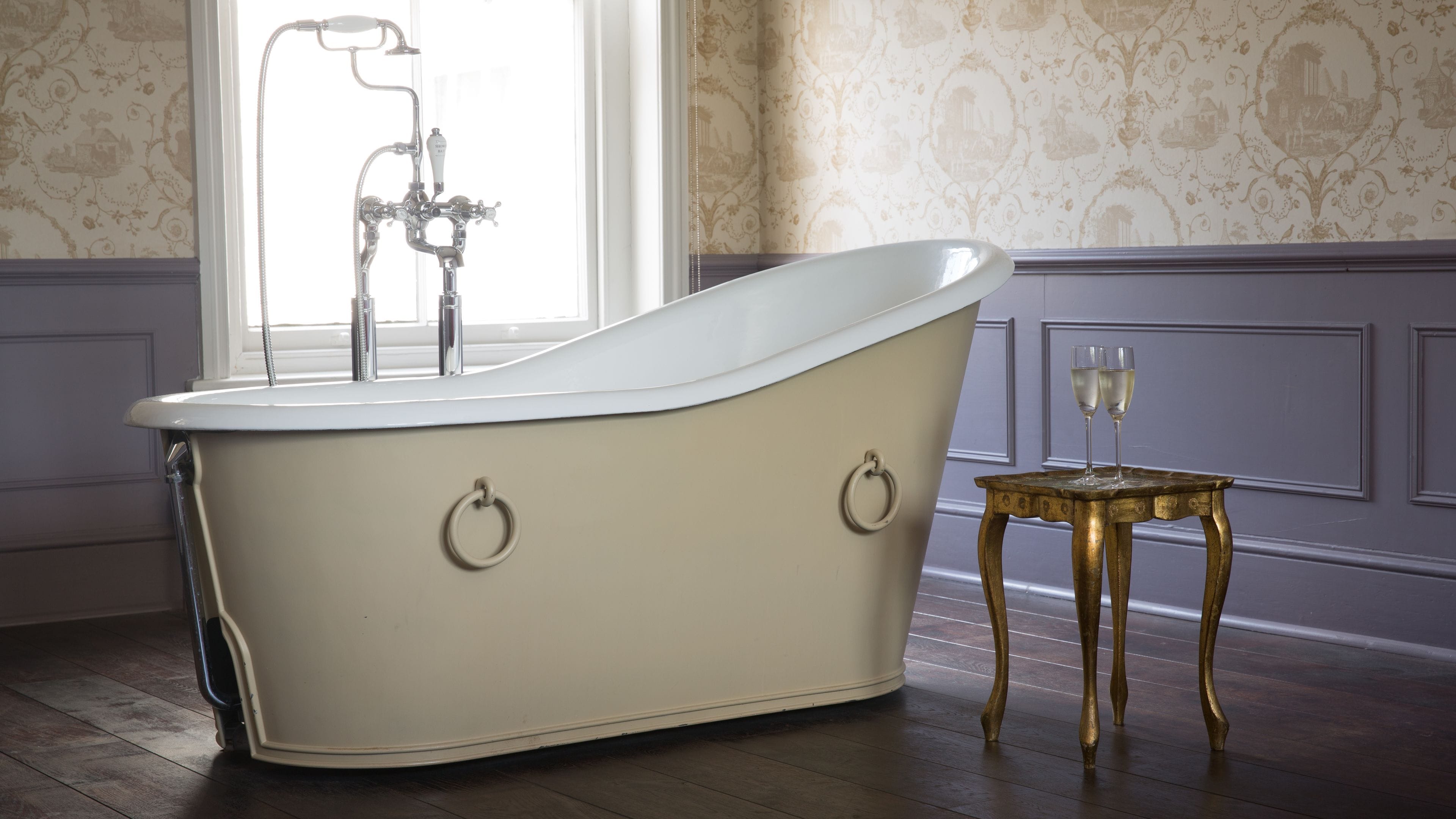 suite | iron/ironing board, free wifi, bed sheets