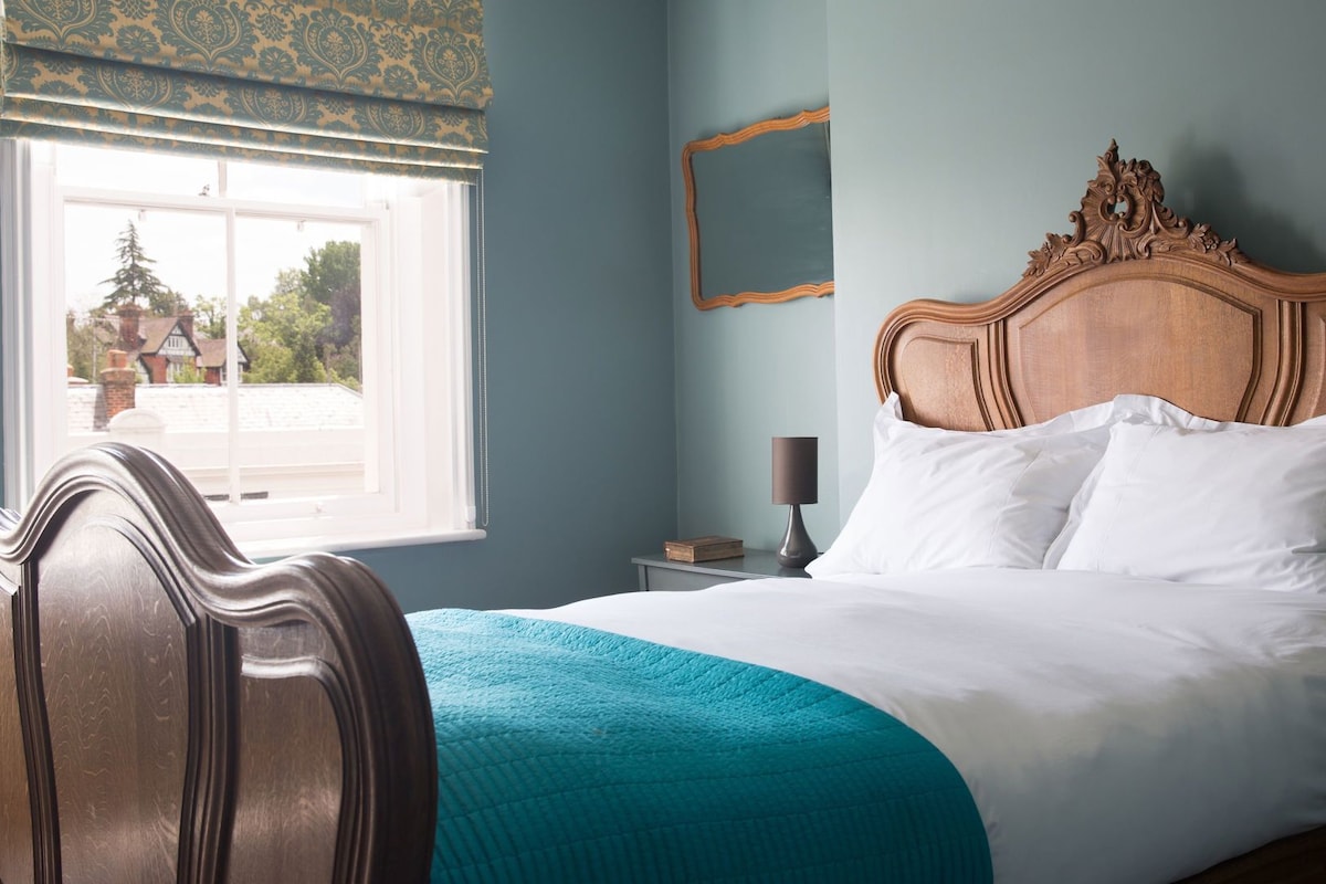 Iron/ironing board (on request), free WiFi, bed sheets