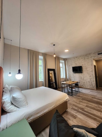 Premium Double Room, 1 King Bed, Sea View, Sea Facing | In-room safe, soundproofing, rollaway beds, free WiFi. Hotel Amfiteatar