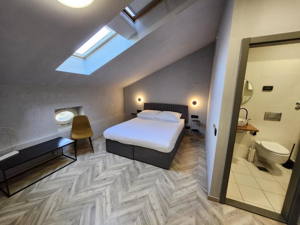 classic double room | in-room safe, soundproofing, rollaway beds, free wifi