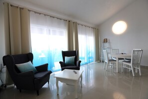 Condo, 2 Bedrooms, Kitchen, Sea View | Living area