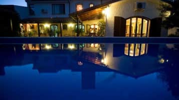 Outdoor pool, pool umbrellas