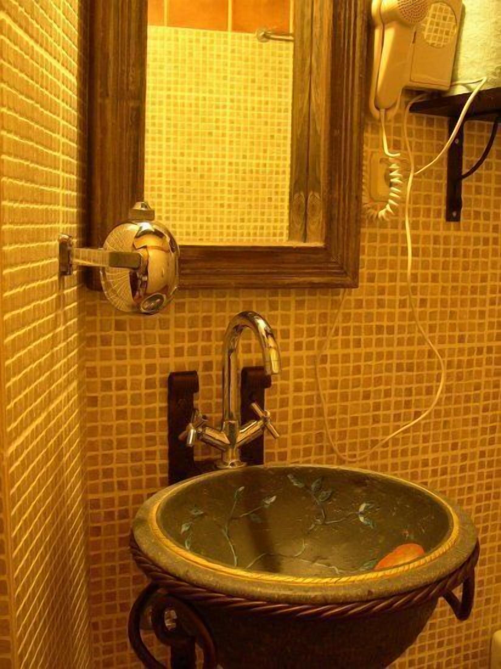 Junior Suite (Meteora View) | Bathroom sink