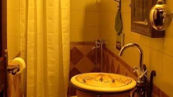 Superior Double Room (Meteora View) | Bathroom | Shower, free toiletries, hair dryer, slippers
