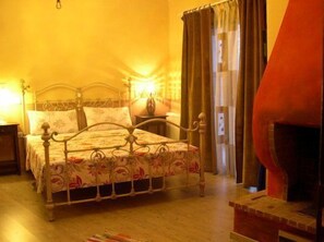 Quarto casal standard (Meteora View) | Individualmente decorados, camas extras/dobráveis (sobretaxa)