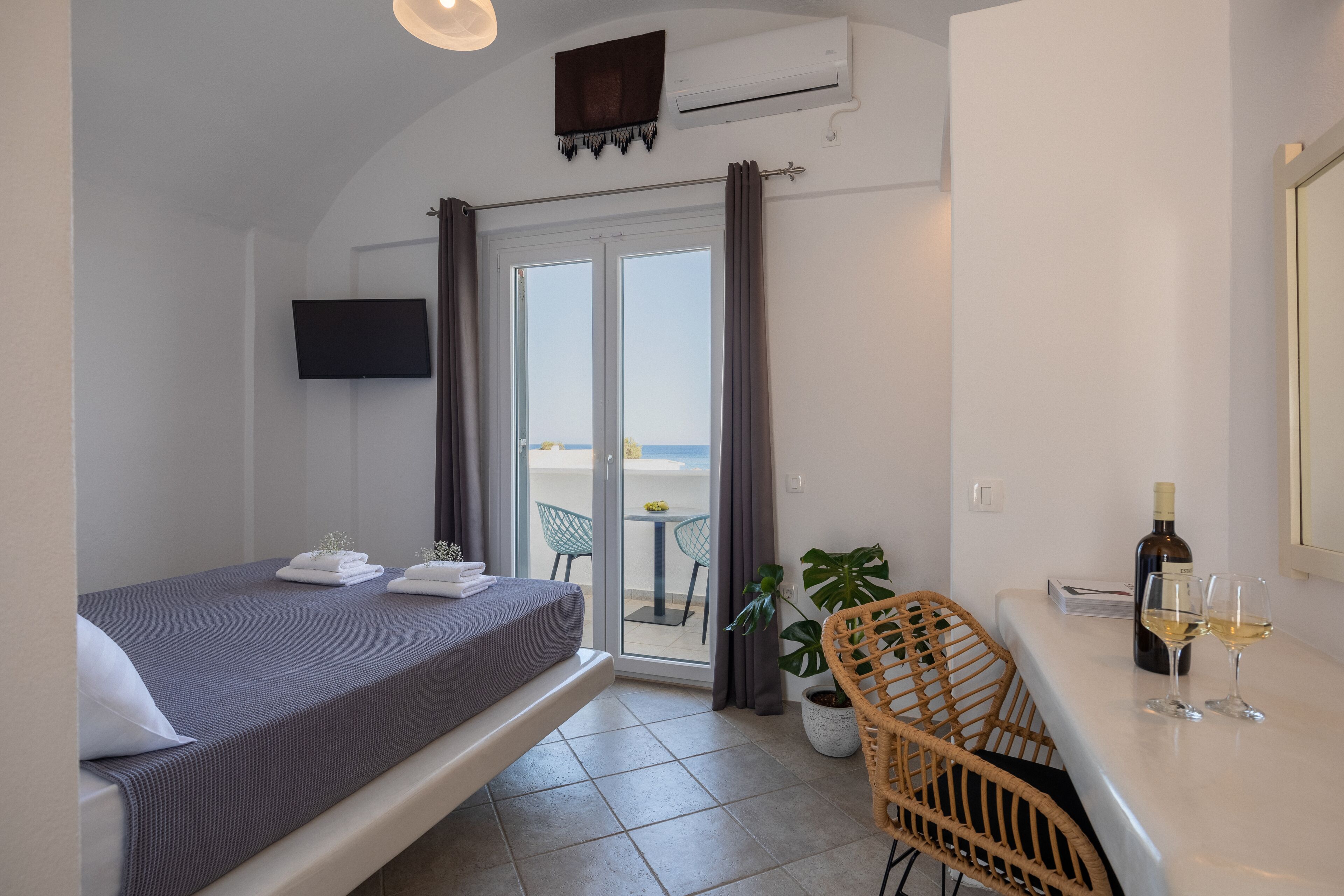 family room with sea view | 1 bedroom, pillow-top beds, in-room safe, desk