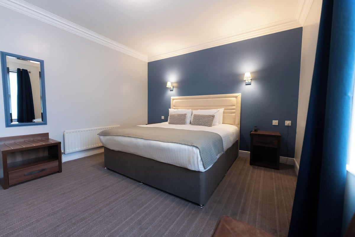 superior room | desk, laptop workspace, free wifi, bed sheets