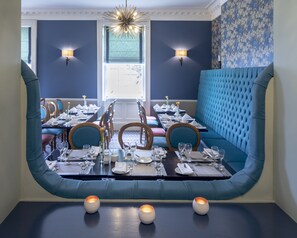 Petit déjeuner et dîner servis sur place, spécialités Cuisine anglaise