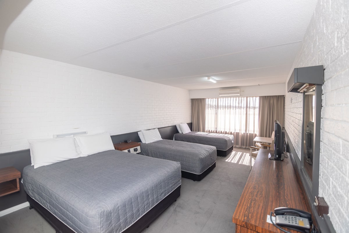 Familiekamer (Standard) | Een laptopwerkplek, gratis wifi, beddengoed