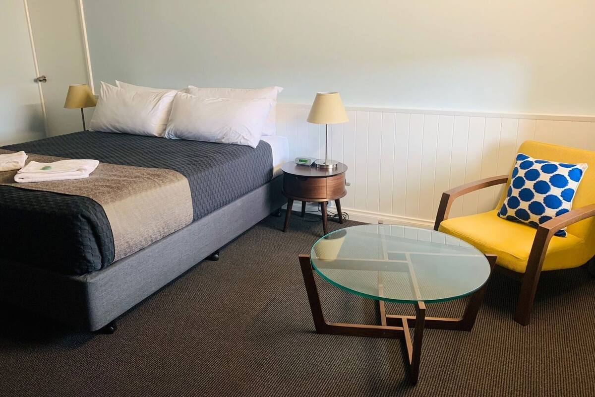 Laptop workspace, free WiFi, bed sheets