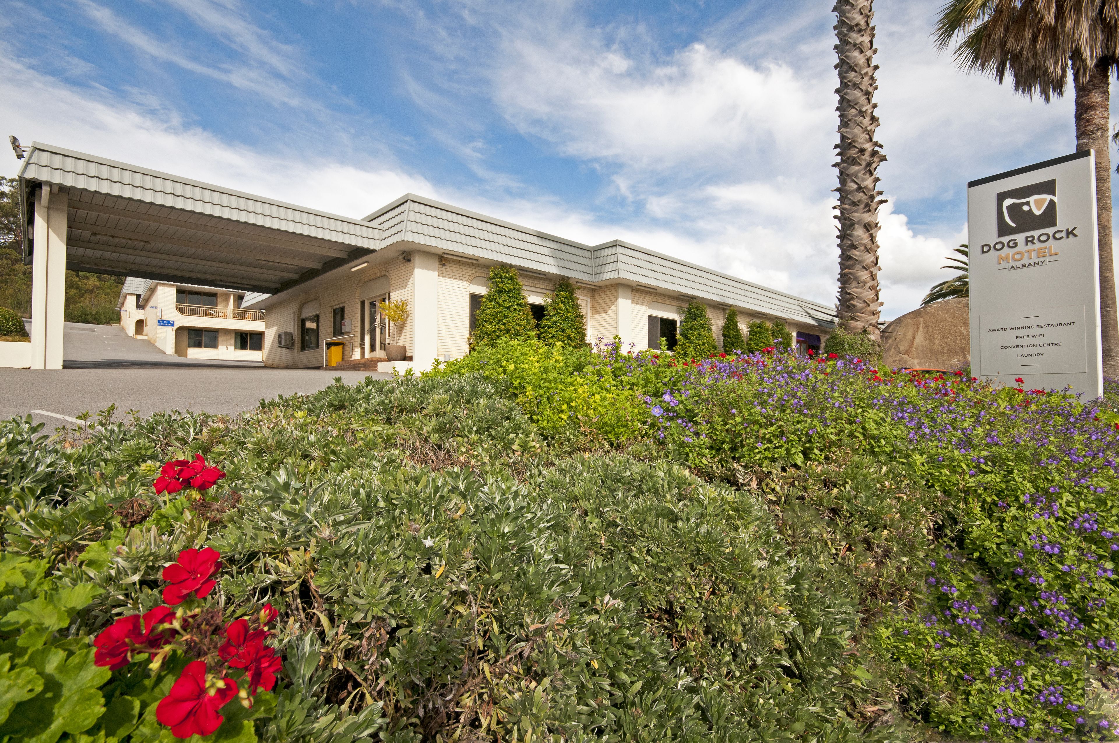 Vista frontal de la propiedad