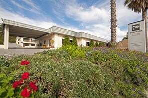 Fachada de la propiedad