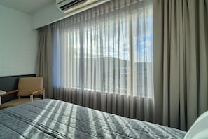 標準雙人房 | 筆電工作空間、免費無線上網、床單