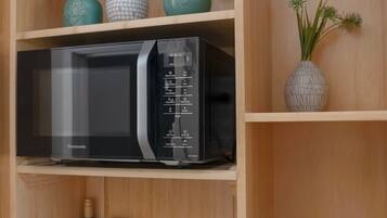 Deluxe Family | Microwave