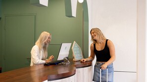 Reception - Stoke Beach House - Hostel (Manly)