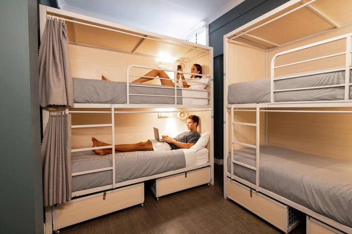 공용 도미토리, 남녀공용 도미토리 (4-bed) | 필로우탑 침대, 암막 커튼, 무료 WiFi, 침대 시트