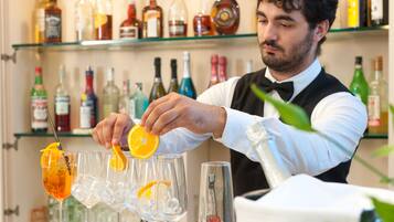 Bar (trong khuôn viên)