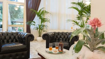 Lobby lounge