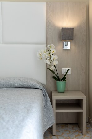 Comfort-Doppel- oder -Zweibettzimmer, 1 Schlafzimmer, Gartenblick | Minibar, Zimmersafe, Schreibtisch, kostenloses WLAN