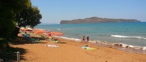 Beach nearby, sun-loungers, beach umbrellas, 3 beach bars