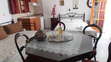 Superior Studio, Nice View | Bếp nhỏ riêng | Tủ lạnh, dụng cụ pha cà phê/trà, ấm điện