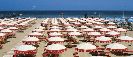 Playa privada en los alrededores, sillas reclinables de playa