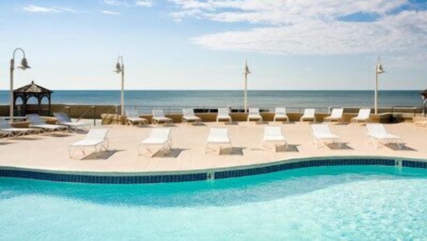 Outdoor pool - Atlantic Palace Suites - Extra Holidays (Atlantic City)