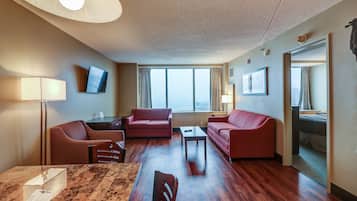 Suite, 1 habitación | Área de sala de estar | Televisión de pantalla plana