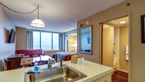 Studio (1 Queen Bed) | Iron/ironing board, free WiFi, bed sheets - Atlantic Palace Suites - Extra Holidays (Atlantic City)