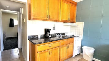 1 bedroom, in-room safe, free WiFi, bed sheets