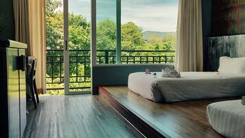 Deluxe Room | Minibar, in-room safe, free WiFi