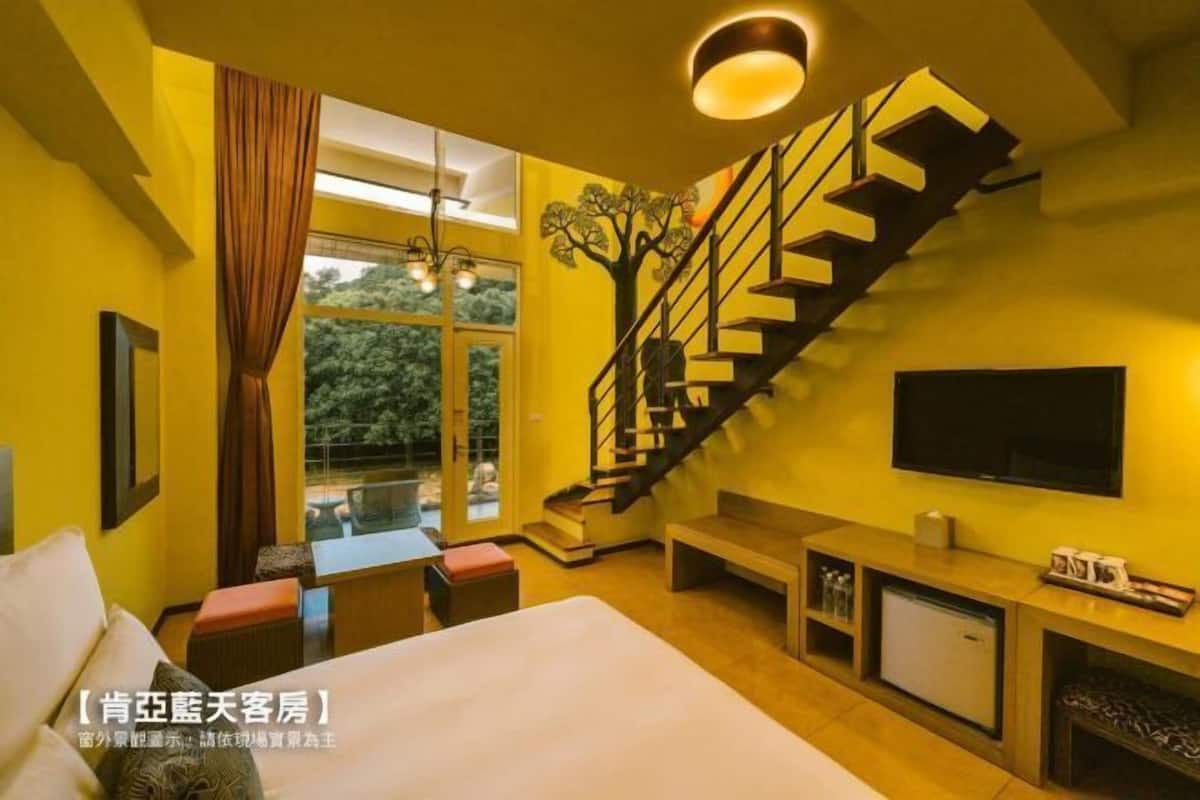 1 bedroom, down duvets, desk, blackout curtains