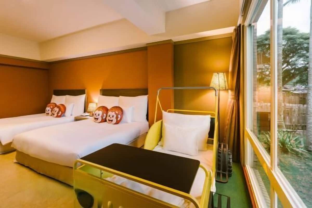 1 bedroom, down duvets, desk, blackout curtains