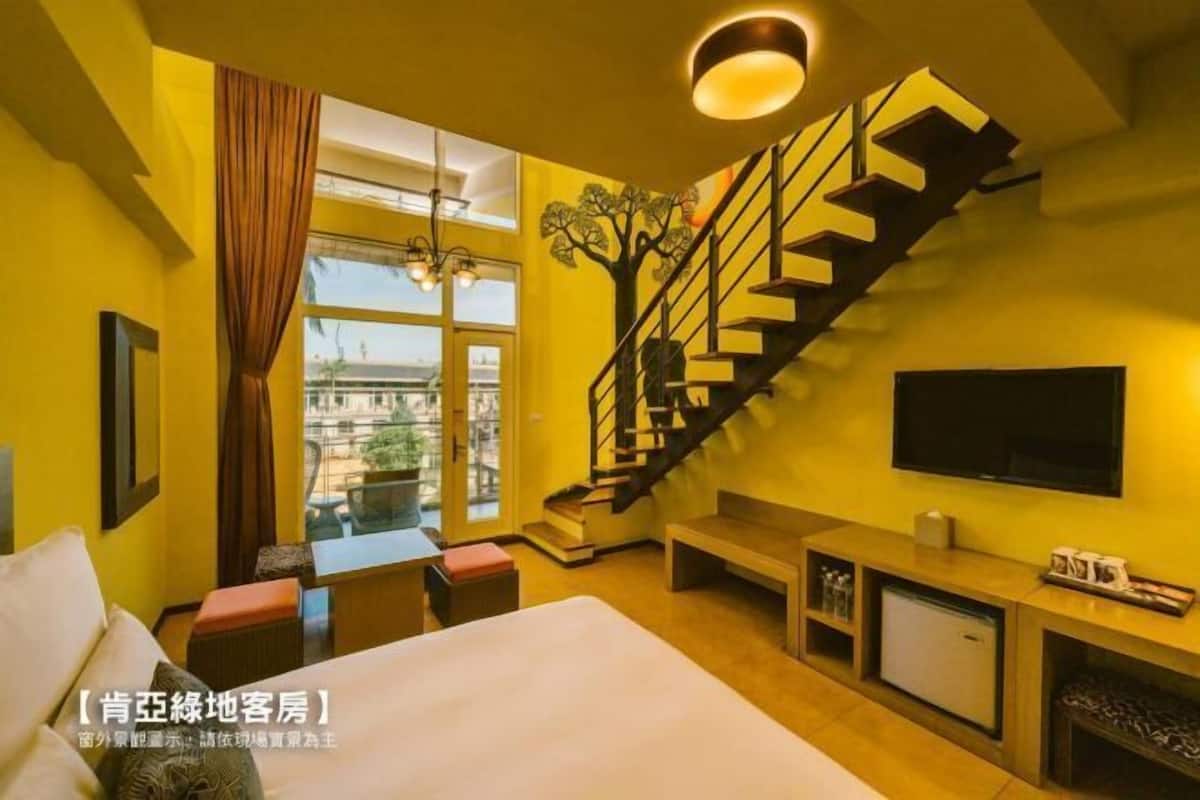 1 bedroom, down duvets, desk, blackout curtains