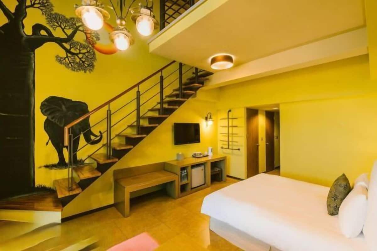 1 bedroom, down duvets, desk, blackout curtains