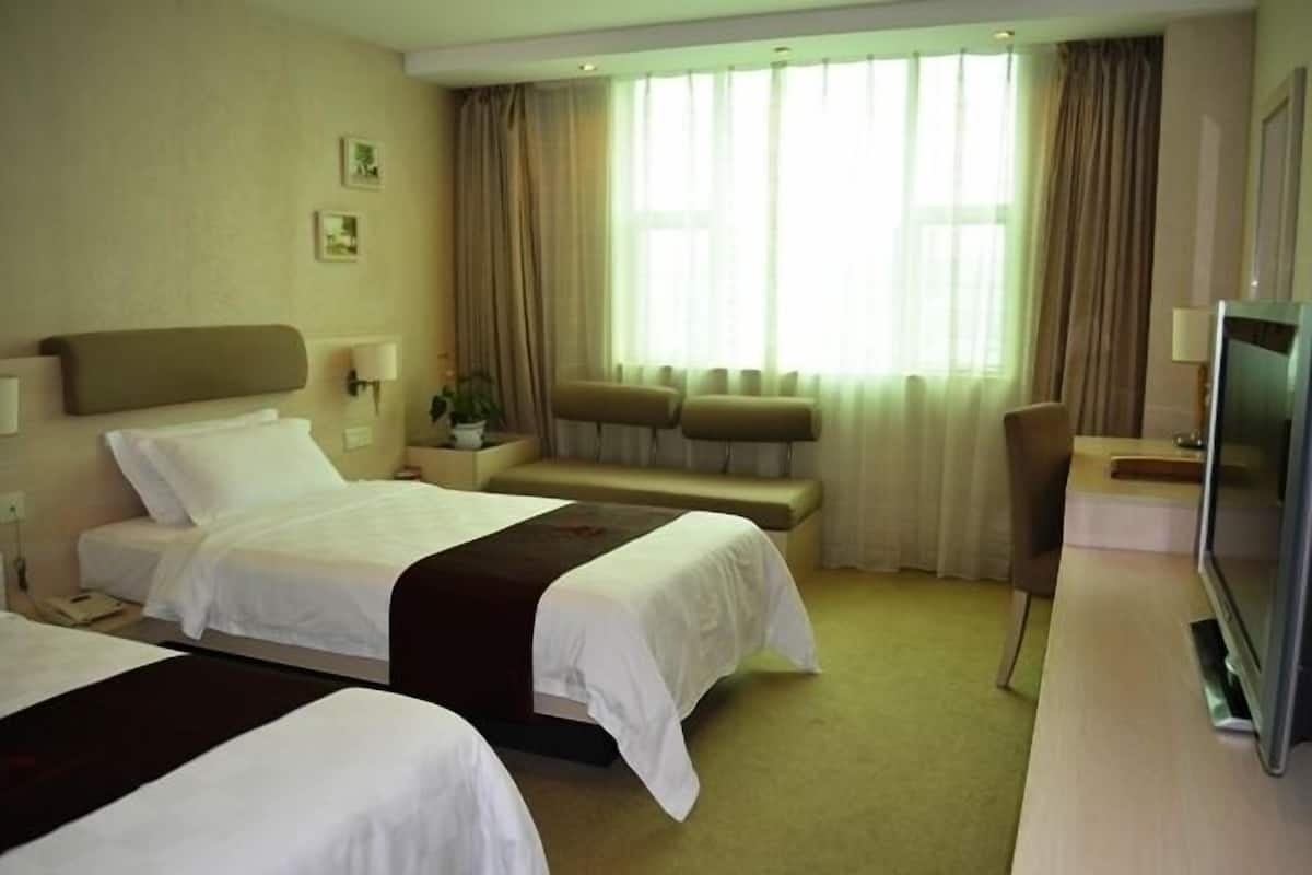 Standard Room | Minibar, desk, rollaway beds (surcharge)