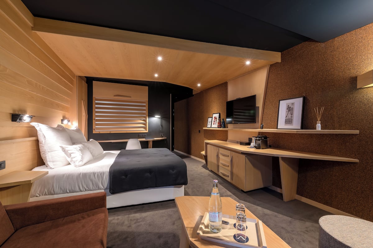 premium bedding, down duvets, minibar, in-room safe