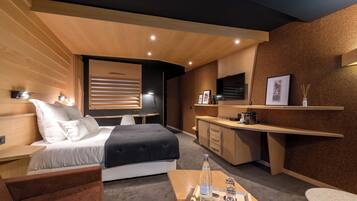 1 bedroom, premium bedding, down duvets, minibar