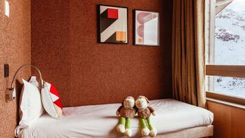 1 habitación, ropa de cama de alta calidad, cubrecamas y minibar